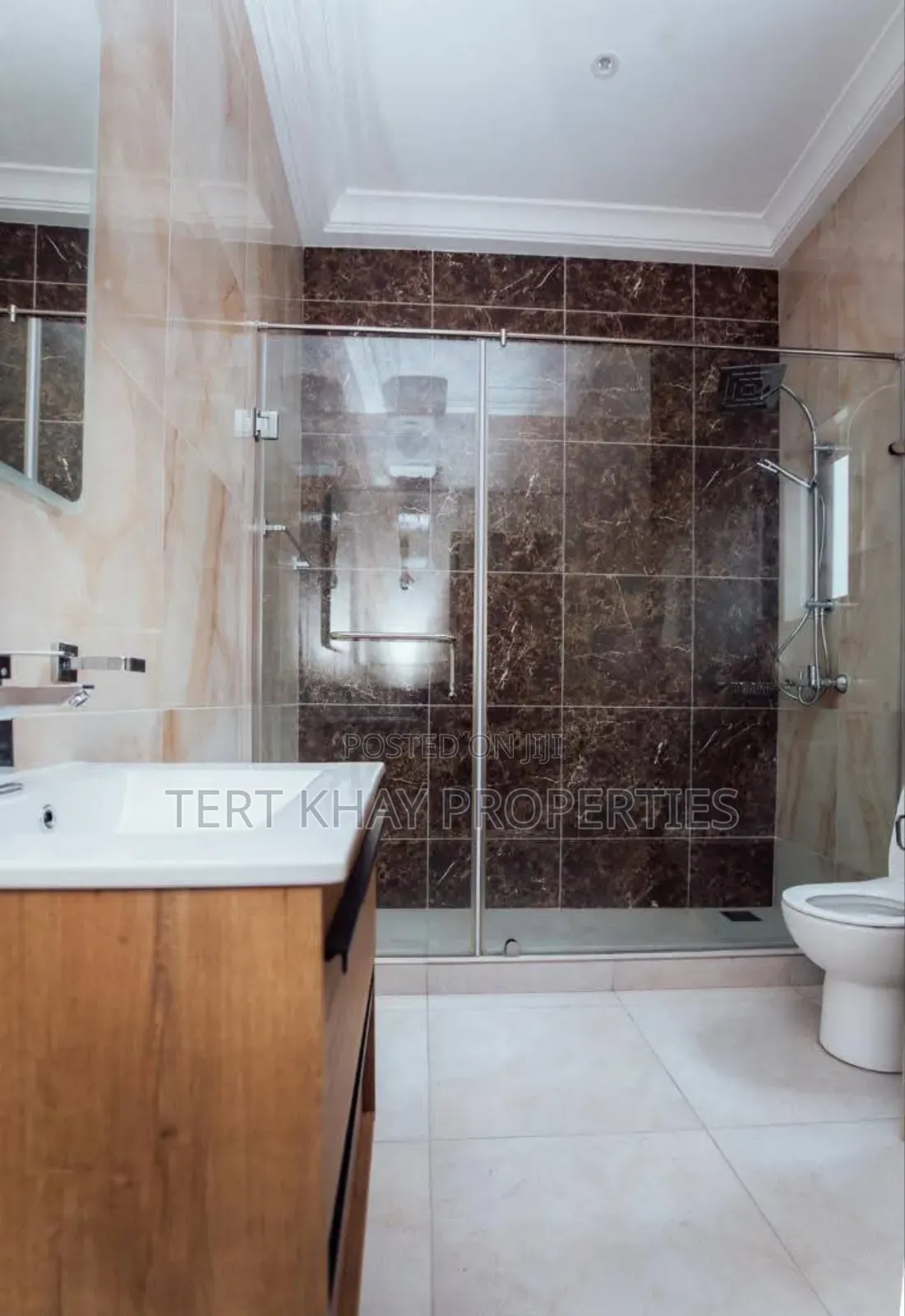 5bdrm House in East Legon for sale