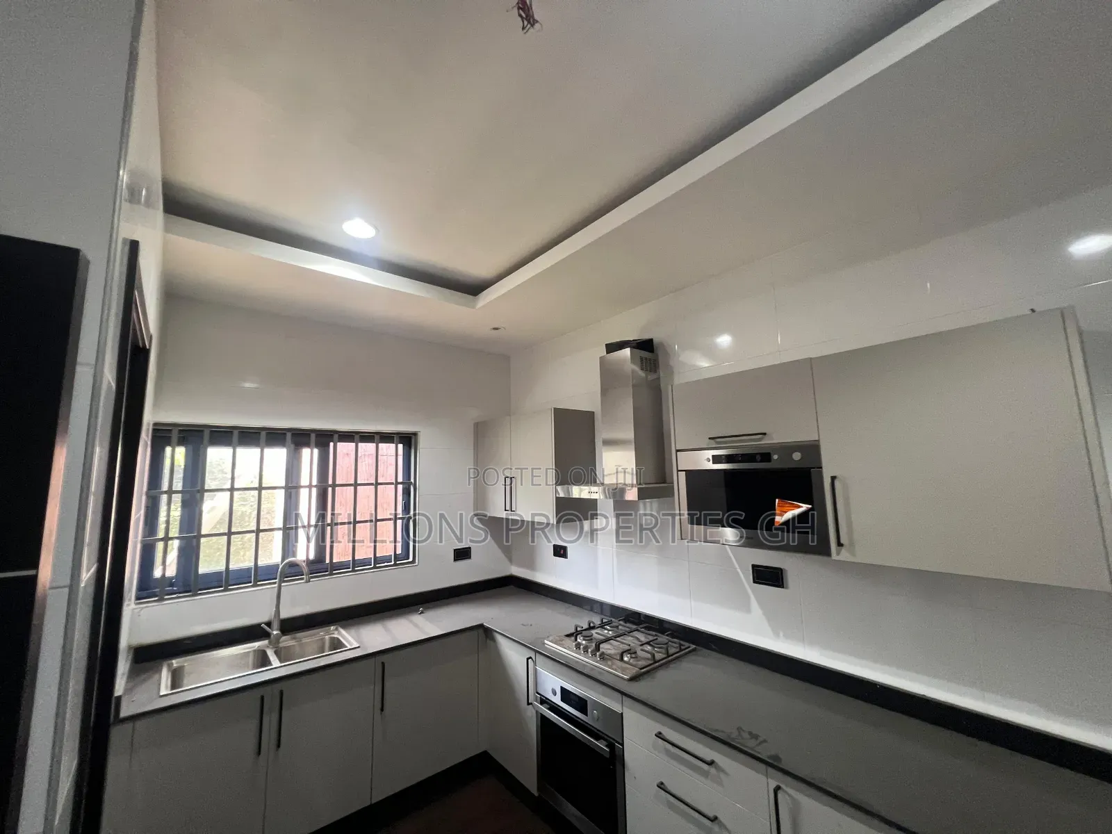3bdrm House in Millions Properties, Accra Metropolitan for sale