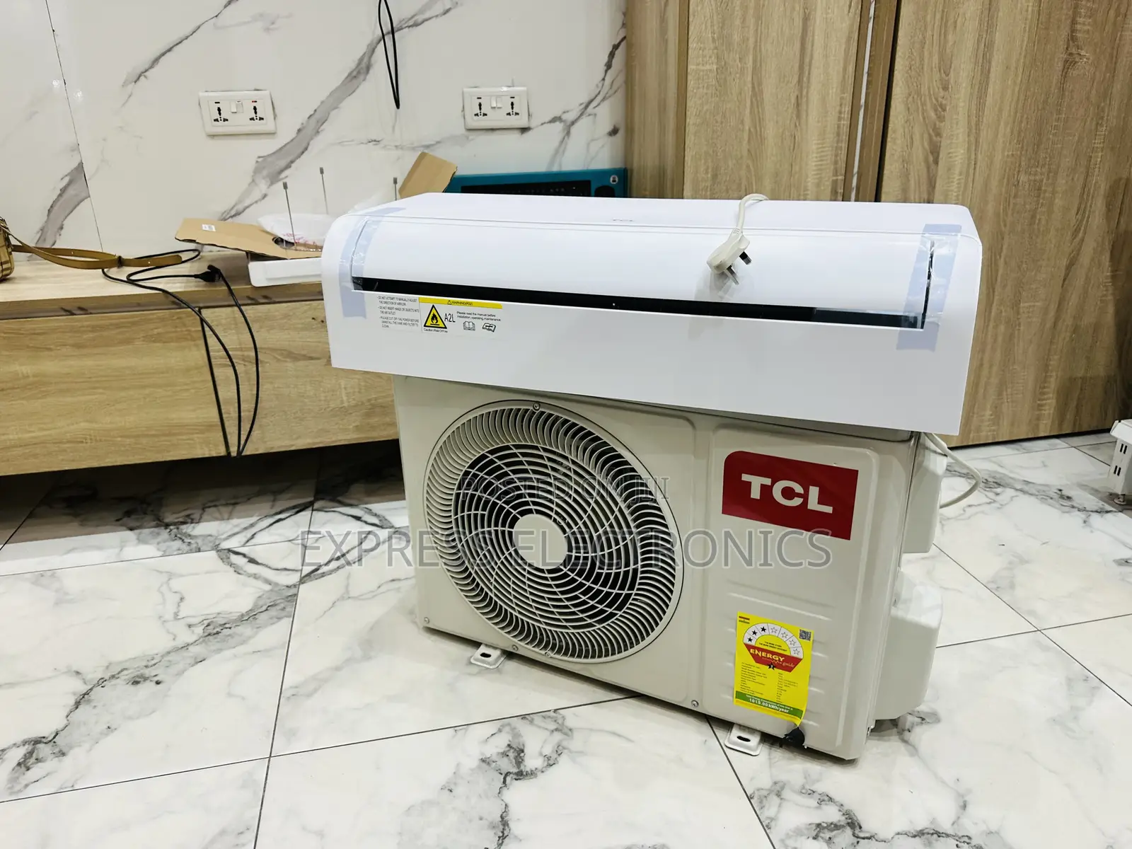 Fabulous Sleek White Air Conditioner TCL 1.5hp