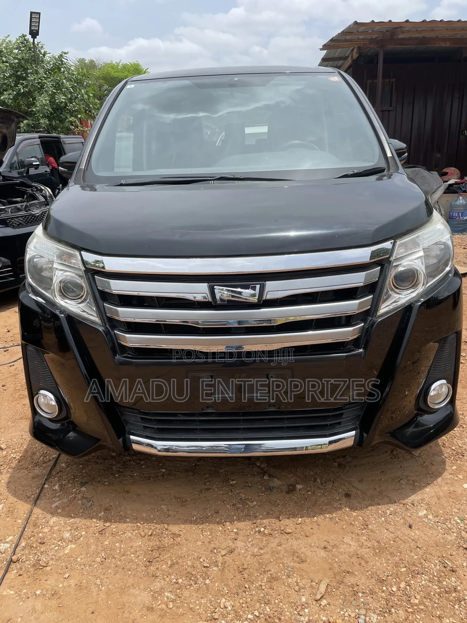 Toyota Noah 2.0 AWD (8 Seater) 2014 Black