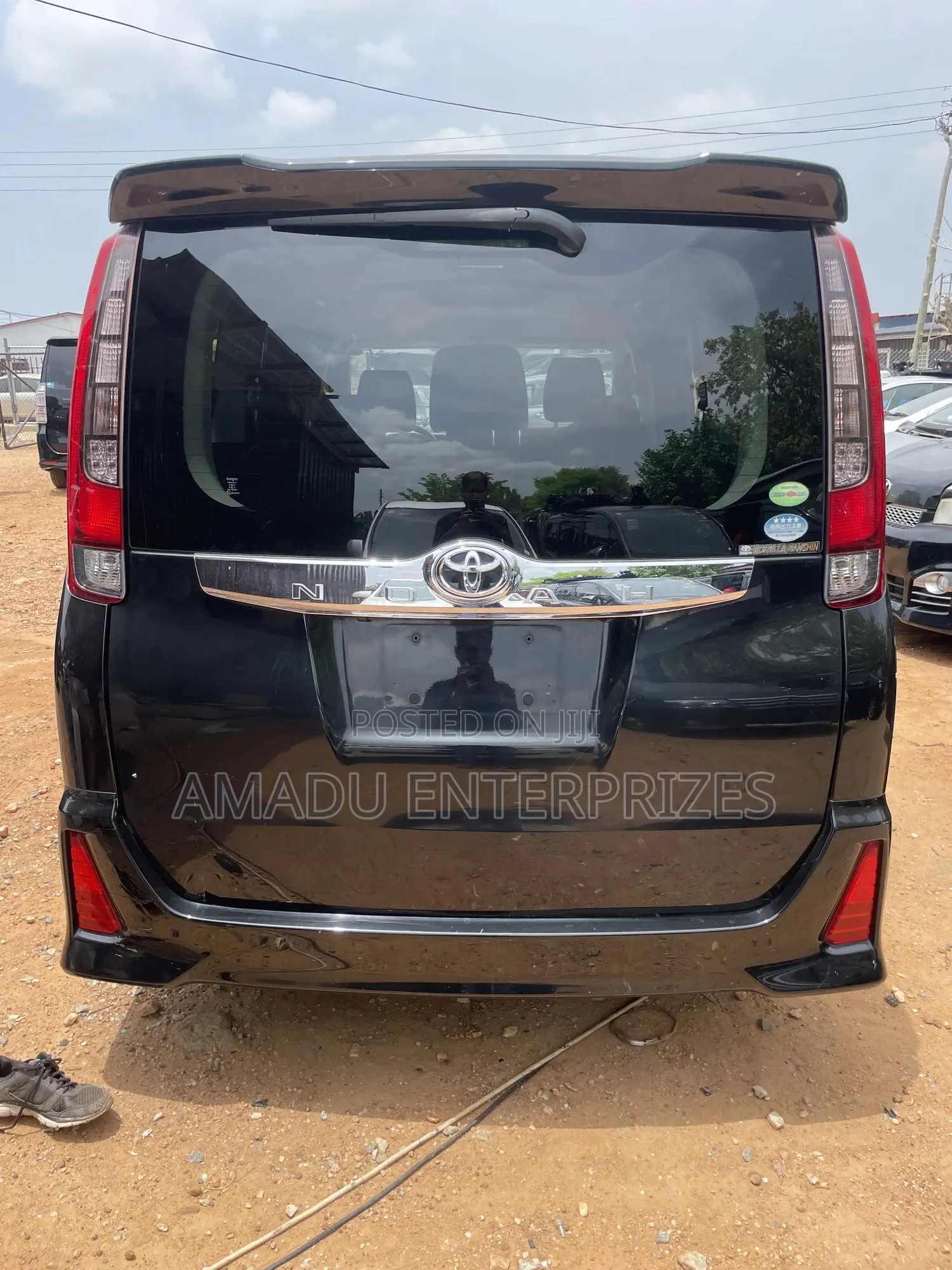 Toyota Noah 2.0 AWD (8 Seater) 2014 Black