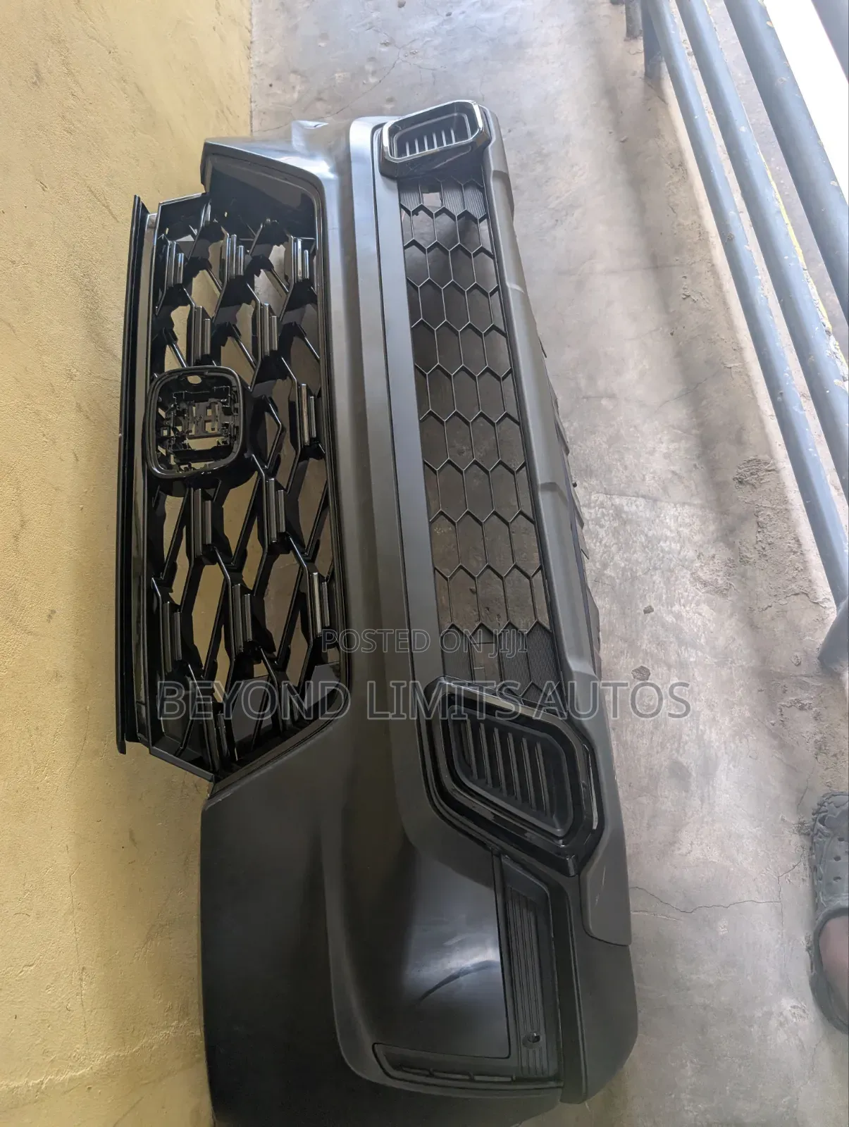 Honda Cr-v CRV 2023,2024,25 Complete Front Bumper Hybrid Black Chrome