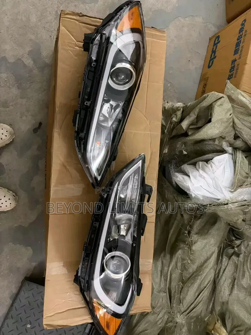 Hyundai Elantra 2017,2018 Headlight / Head Light Pair