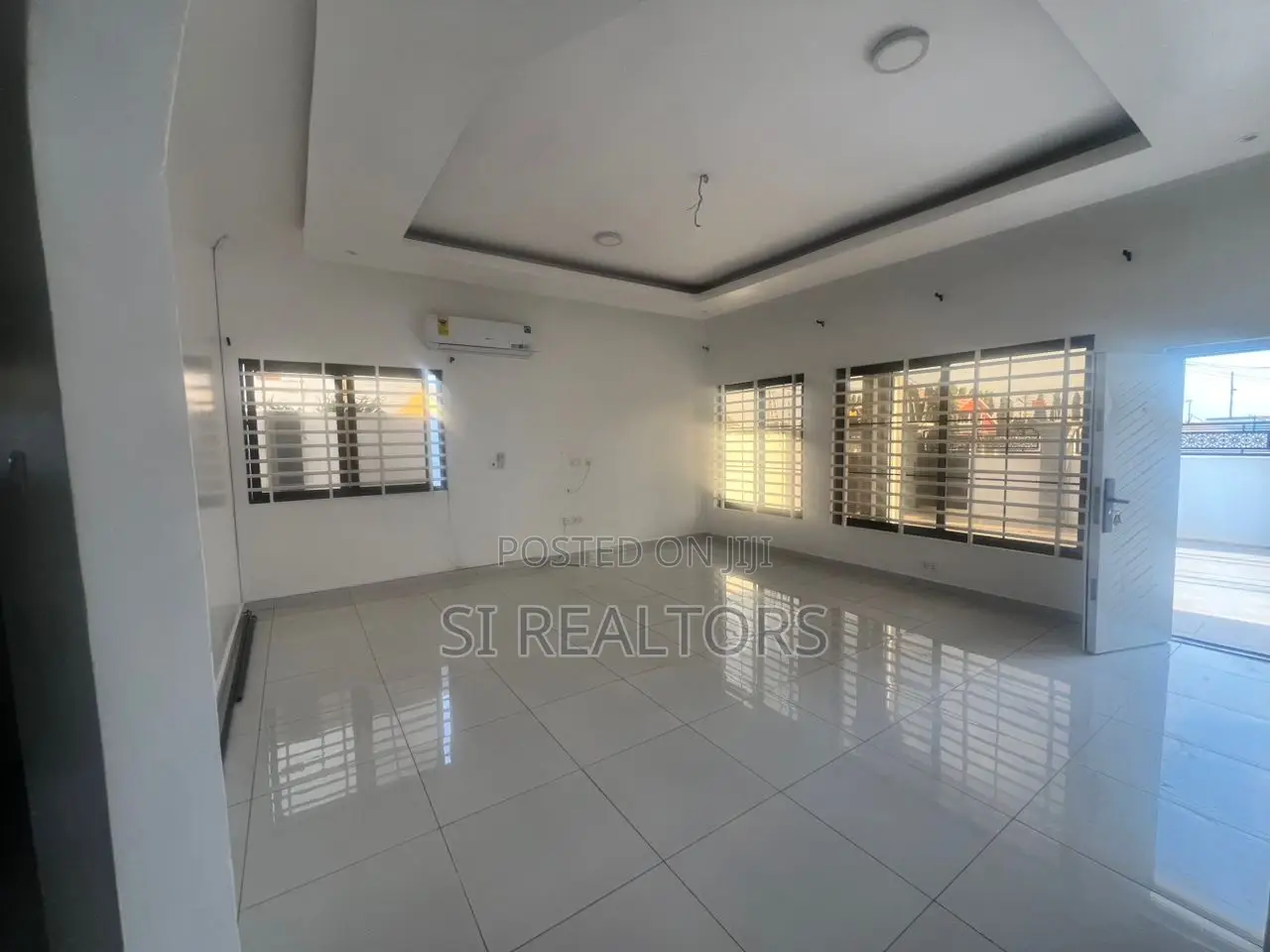 3bdrm House in Modern Home, Baatsona Total for rent