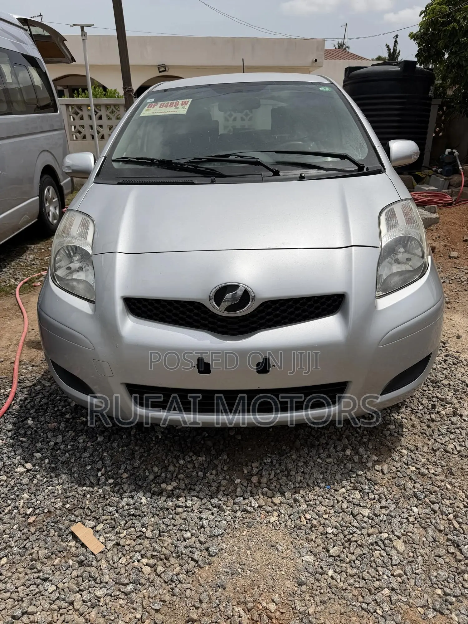 Toyota Vitz 1.5 FWD 5dr 2010 Silver