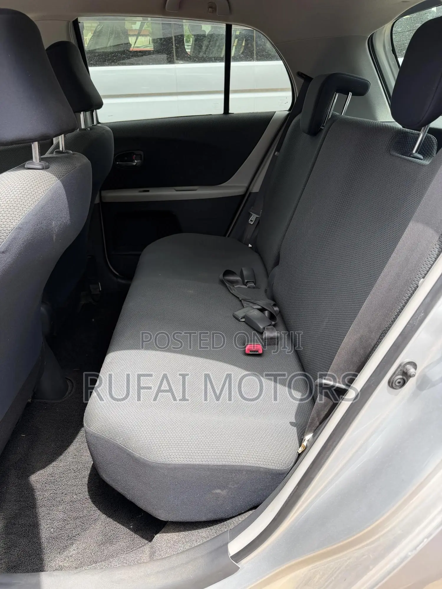 Toyota Vitz 1.5 FWD 5dr 2010 Silver