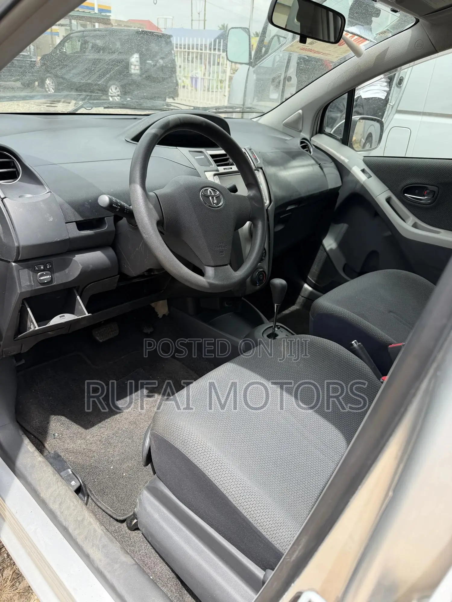 Toyota Vitz 1.5 FWD 5dr 2010 Silver