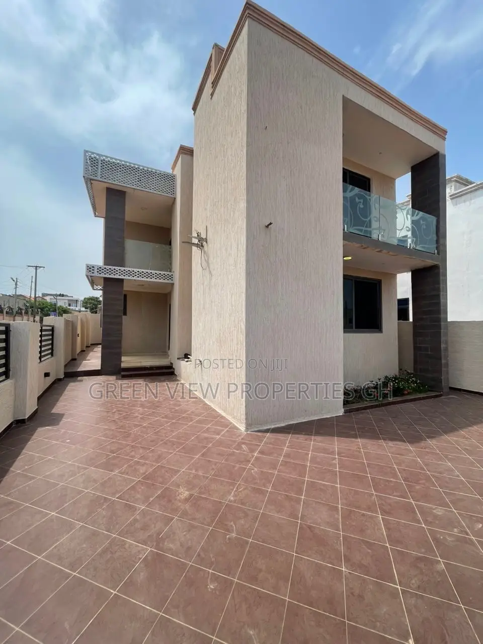 4bdrm Duplex in West Hills Mall Area for rent