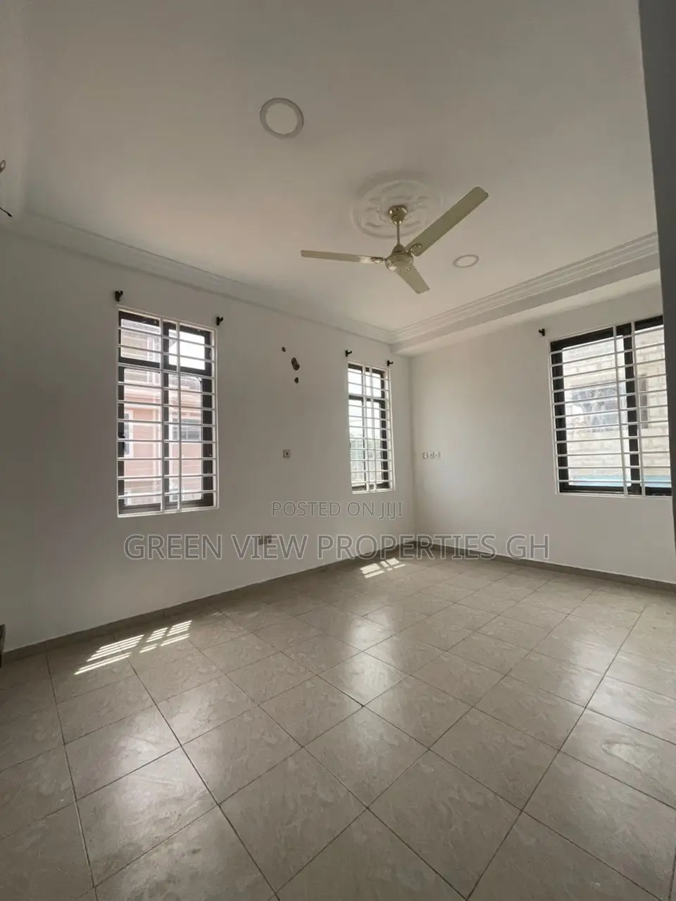 4bdrm Duplex in West Hills Mall Area for rent