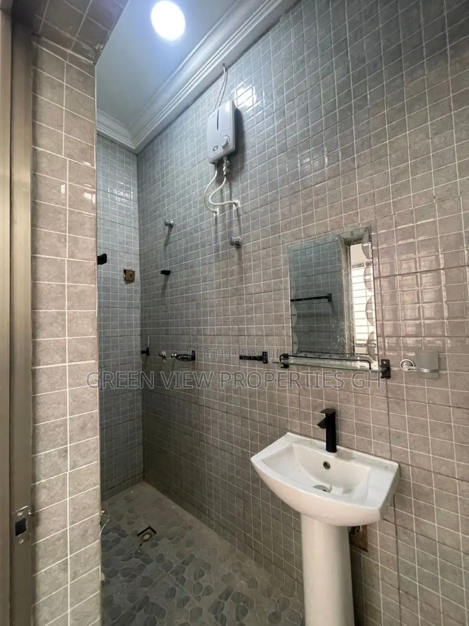 4bdrm Duplex in West Hills Mall Area for rent