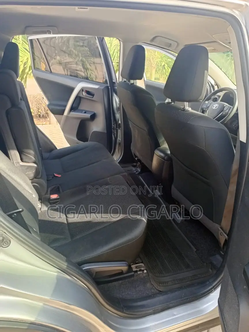 Toyota RAV4 LE AWD (2.5L 4cyl 6A) 2017 Silver