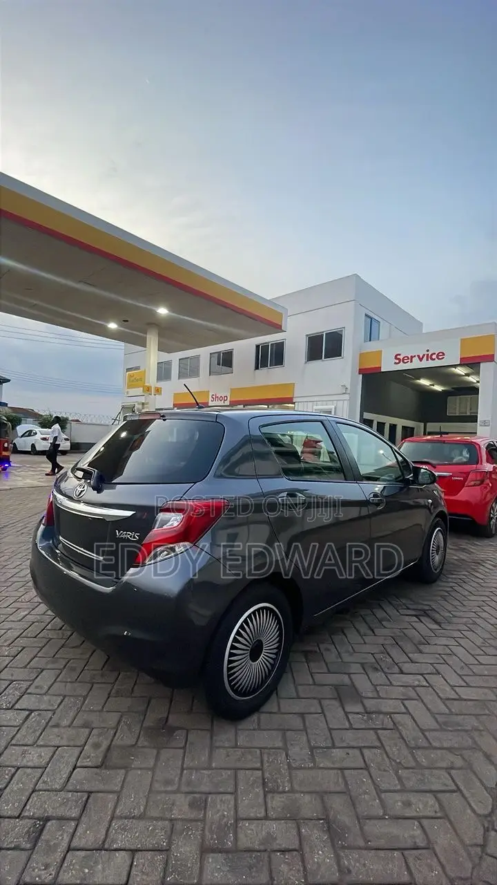 Toyota Yaris 2015 Gray
