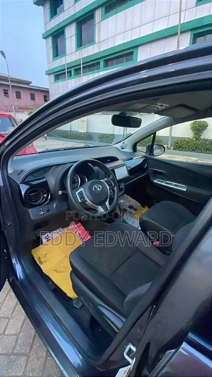 Toyota Yaris 2015 Gray