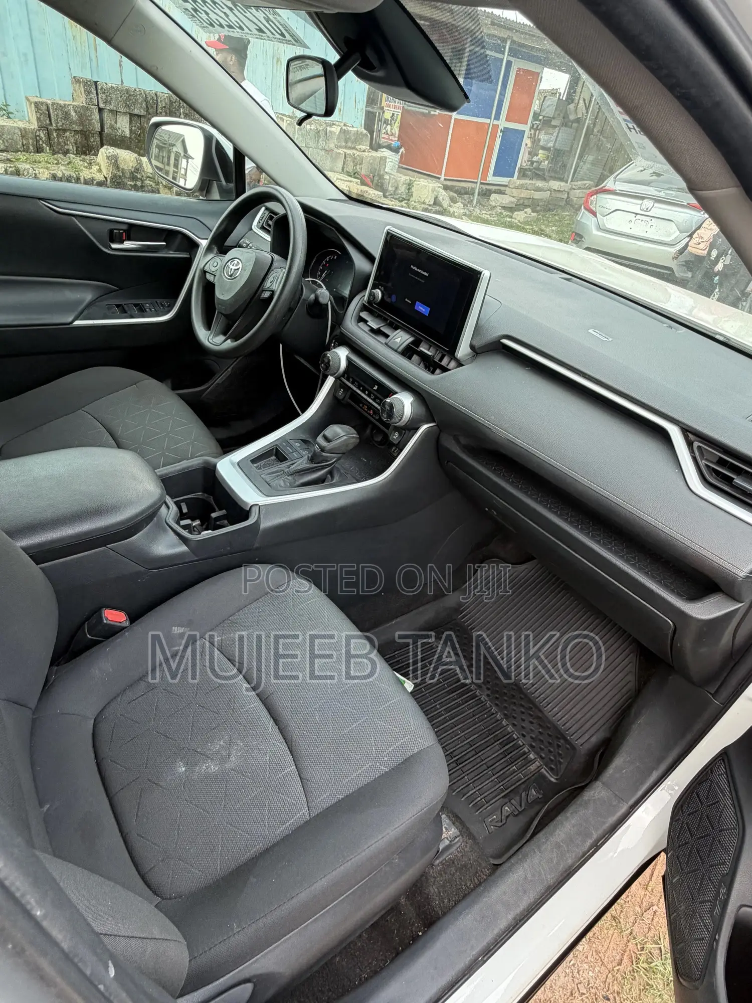 Toyota RAV4 XLE AWD 2023 White