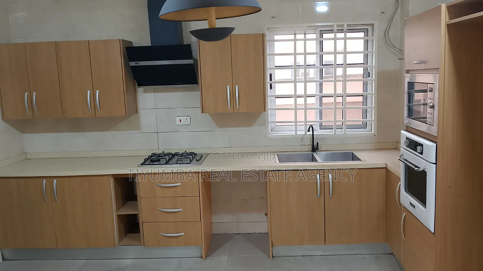 4bdrm Duplex in Tiyumba Real Estate, The Mall for rent