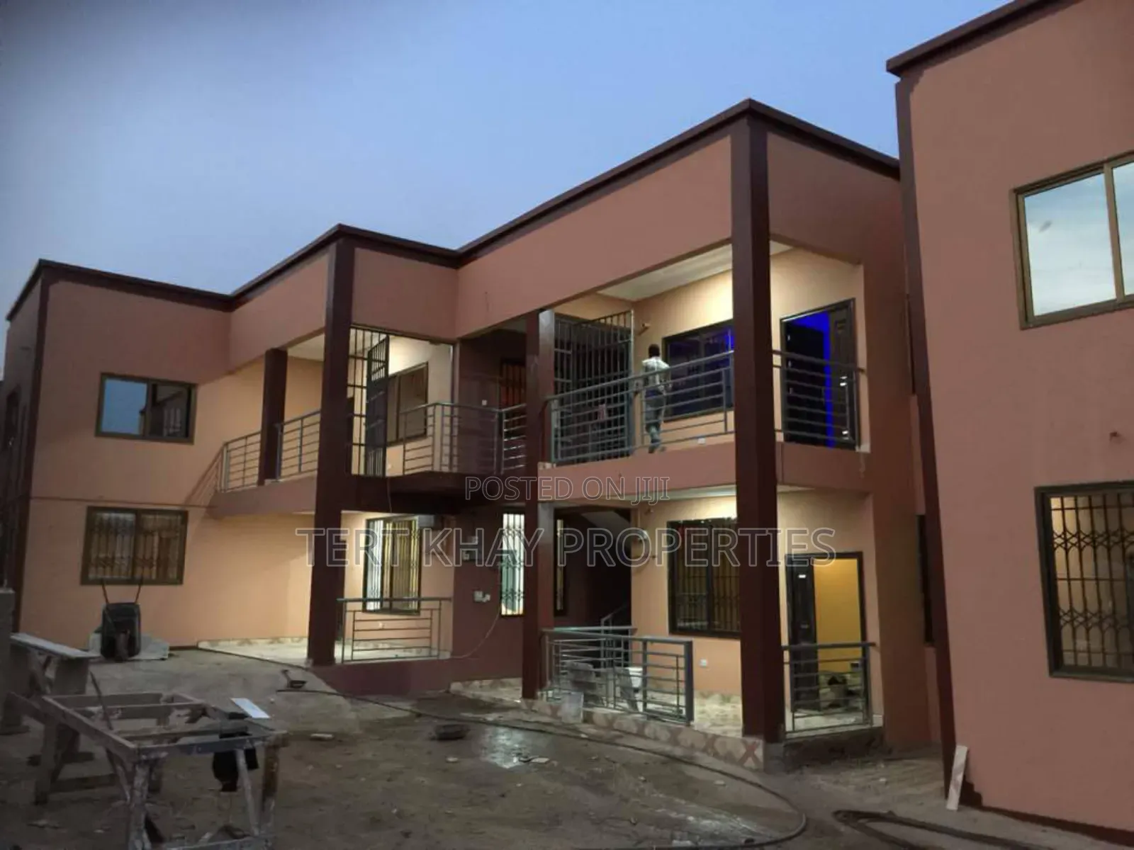 6bdrm Apartment in Comet'S, Kwabenya for sale