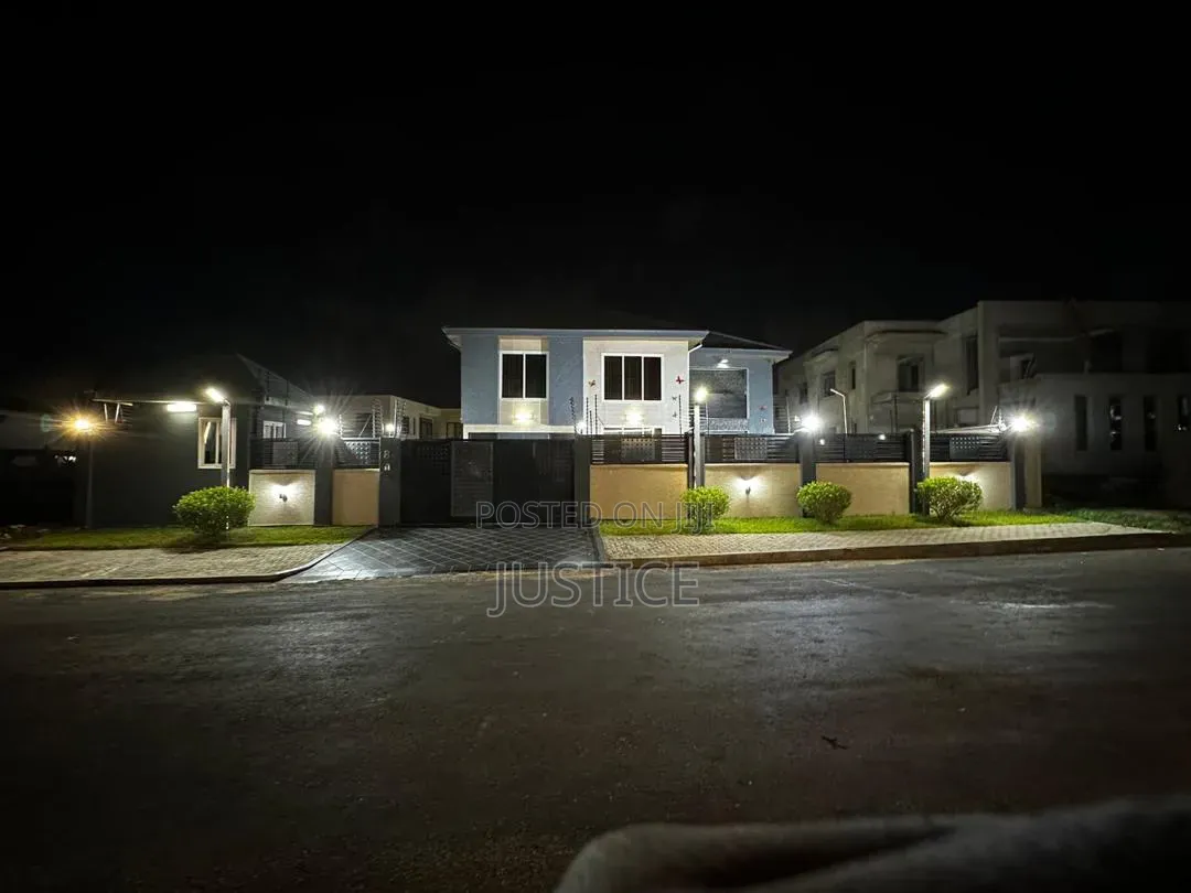 5bdrm Mansion in Airport Hills Estate for sale
