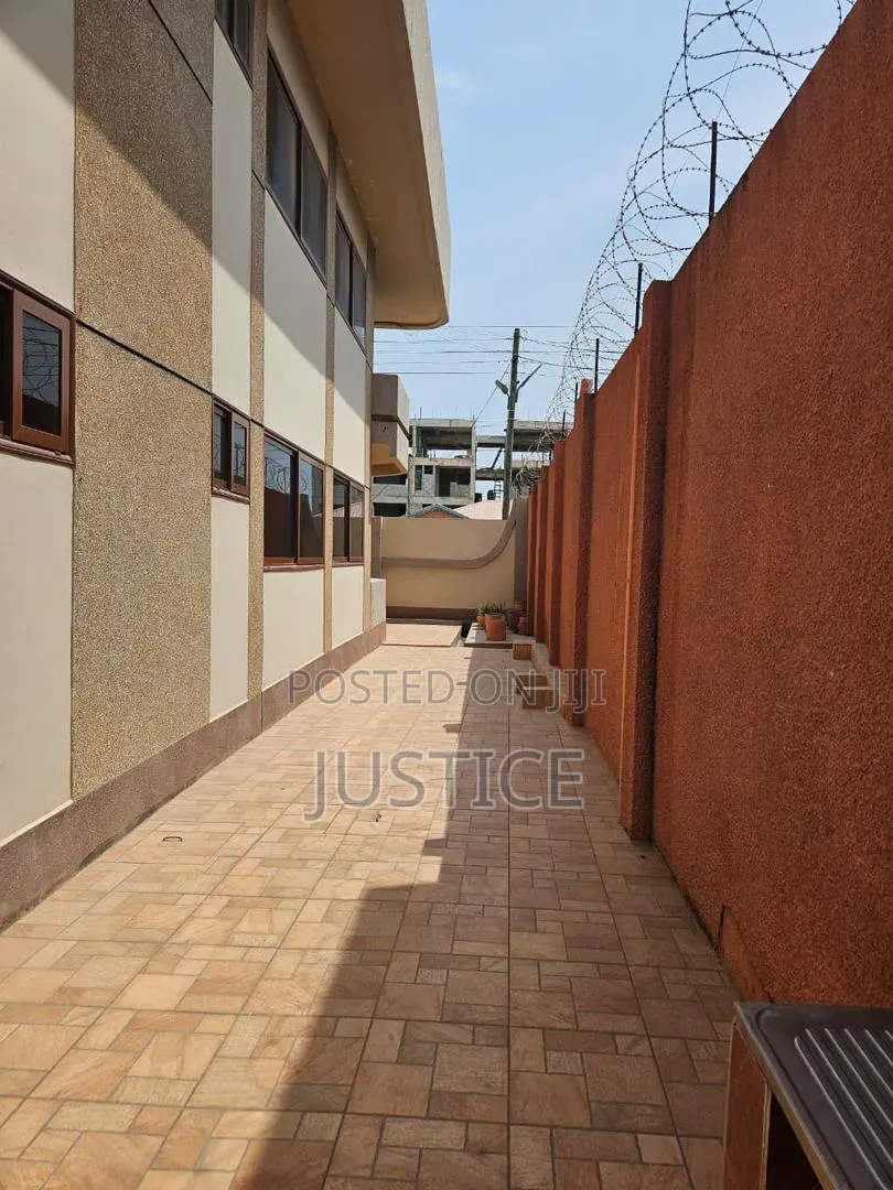 7bdrm House in Achimota, Overhead for sale