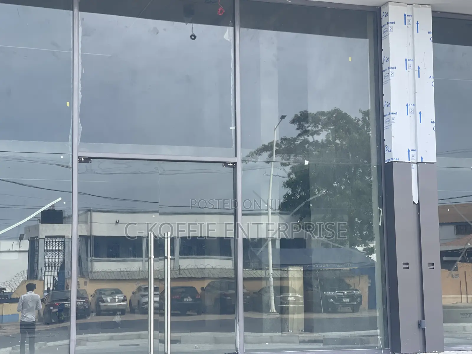 1005 SQM Showroom for Rent