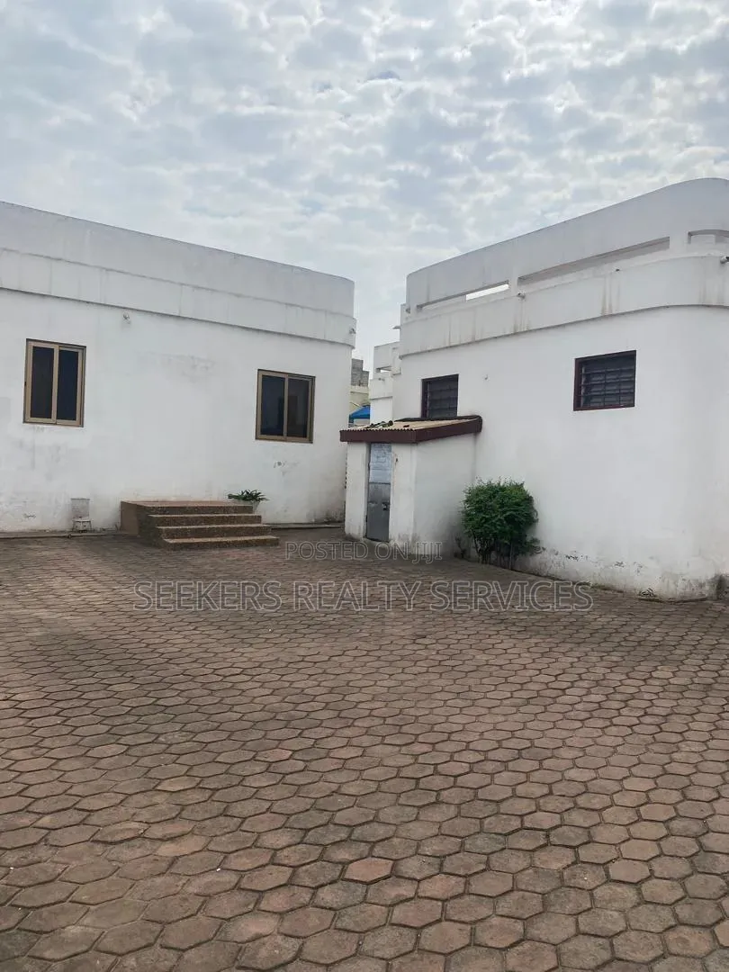5bdrm House in Seekers Realty, School Area for sale