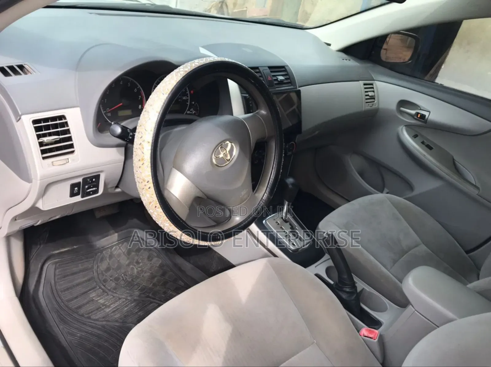 Toyota Corolla Base 4dr Sedan (1.8L 4cyl 5M) 2010