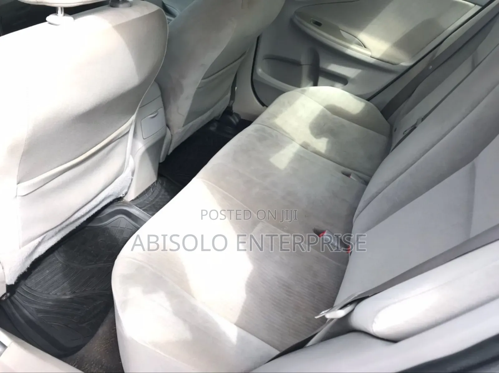 Toyota Corolla Base 4dr Sedan (1.8L 4cyl 5M) 2010