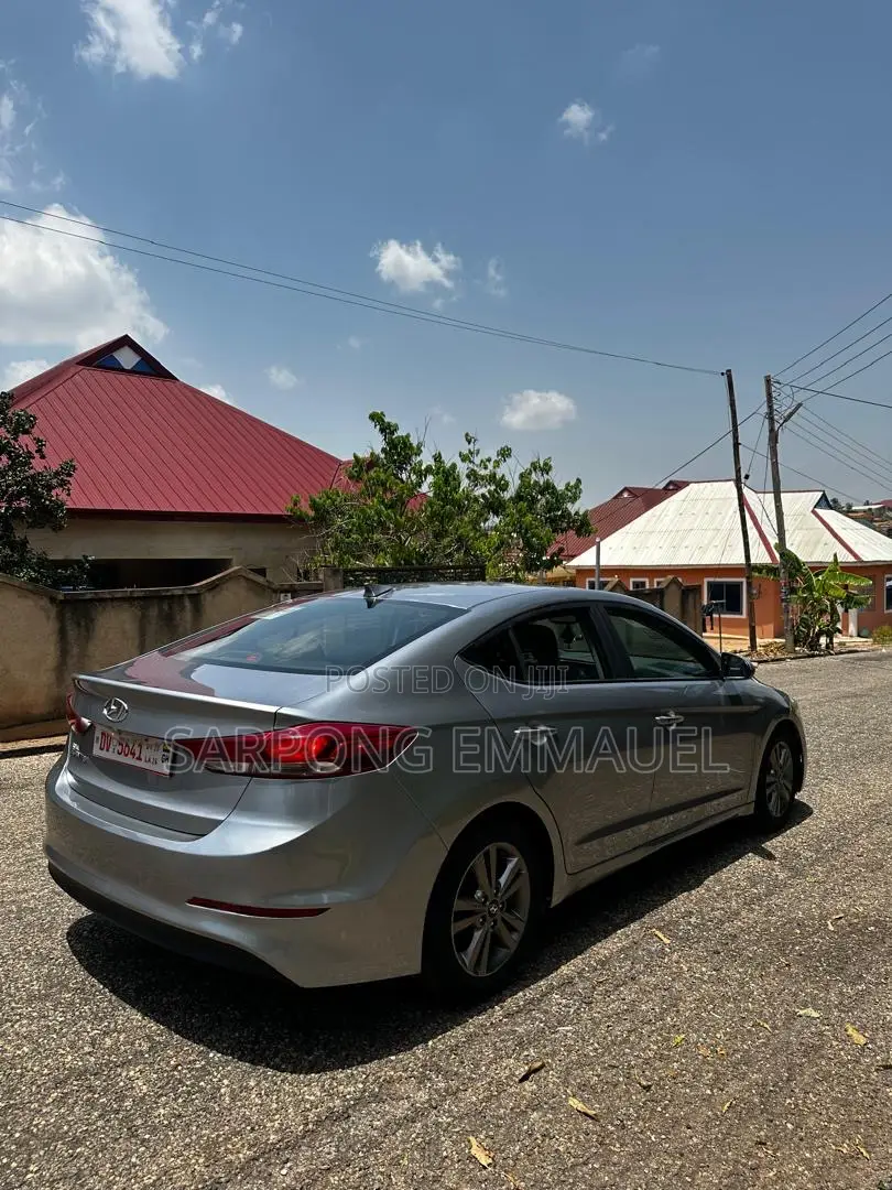 Hyundai Elantra 2017 Silver