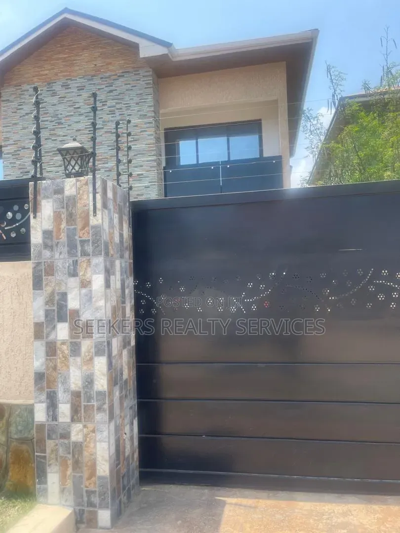 4bdrm House in Seekers Realty, Baatsona Total for rent