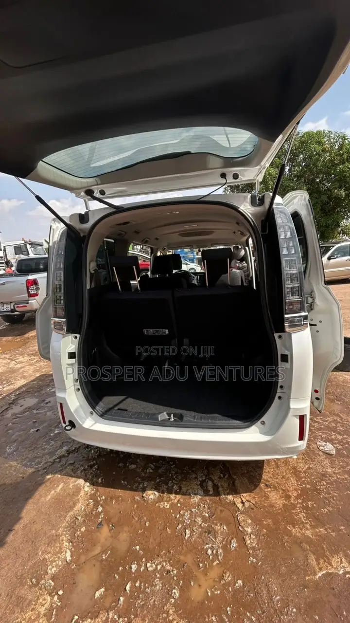 Toyota Voxy 2015 White
