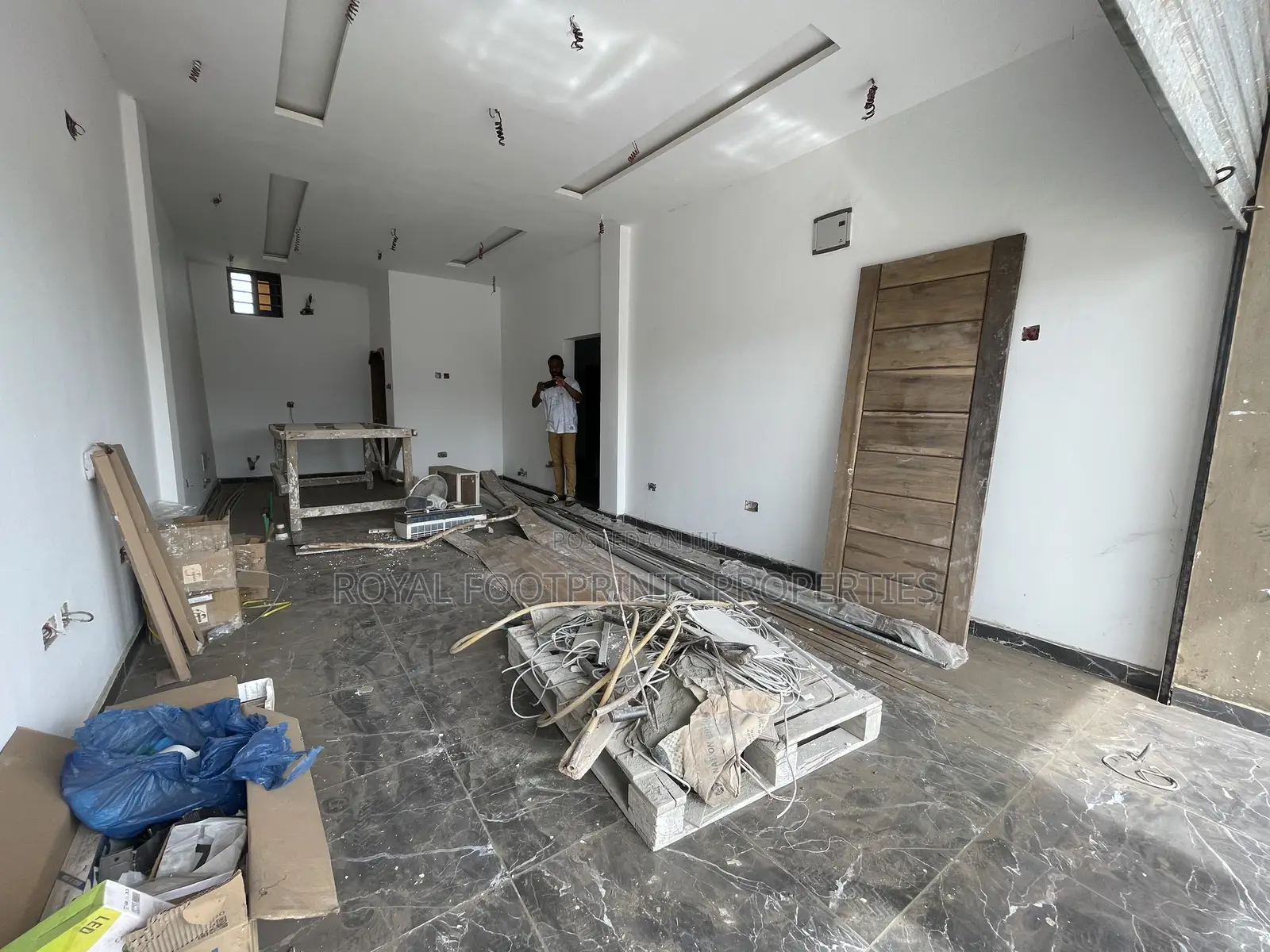 A Single Shop Space Up for Rent