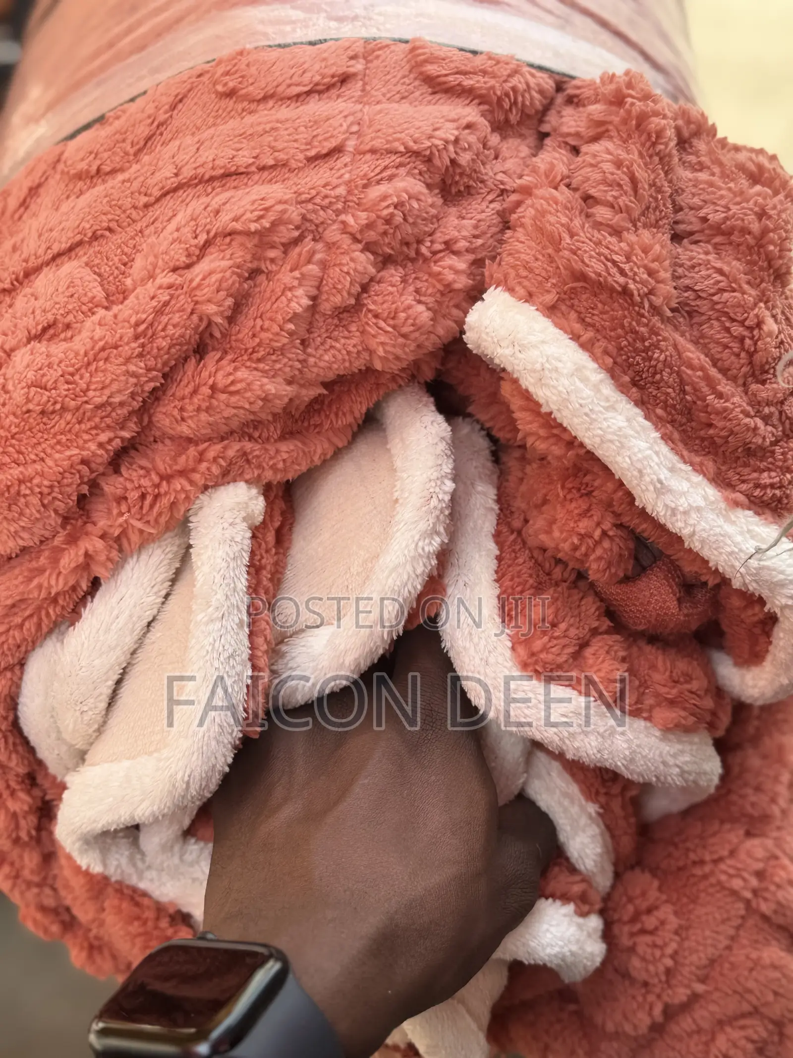 Experience Hotel Level Comfort With This Cotton Fluffy Mattres Cover