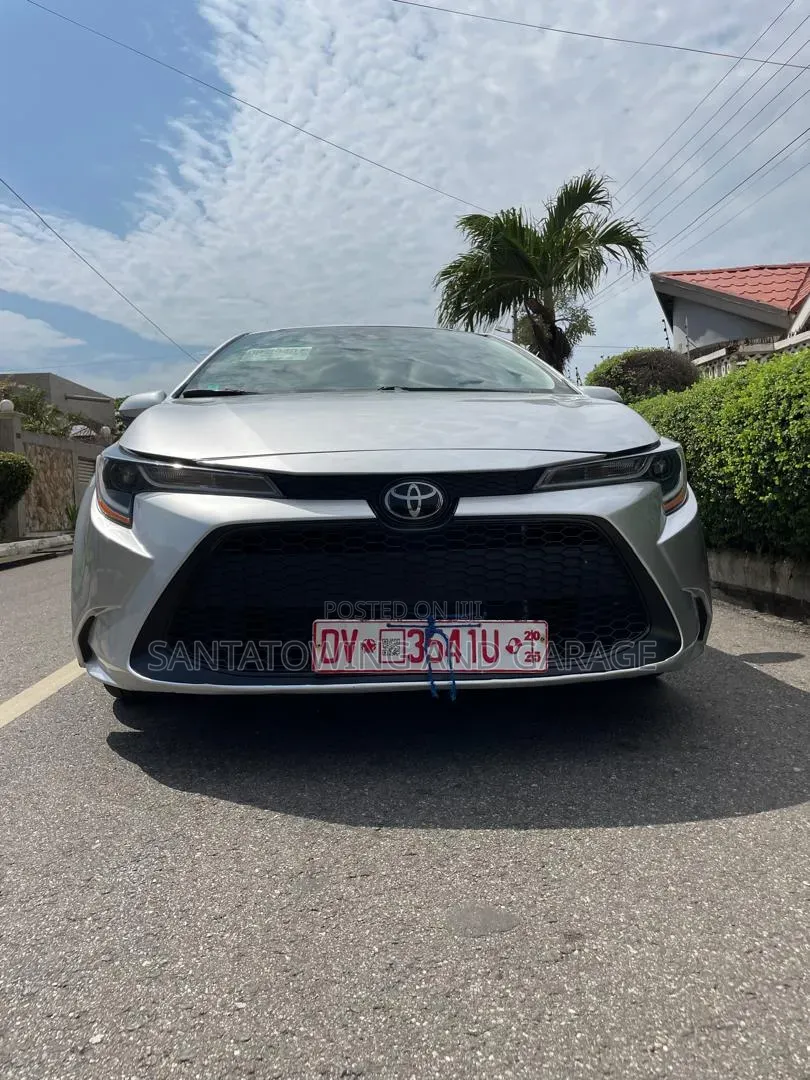 Toyota Corolla LE 2022 Silver