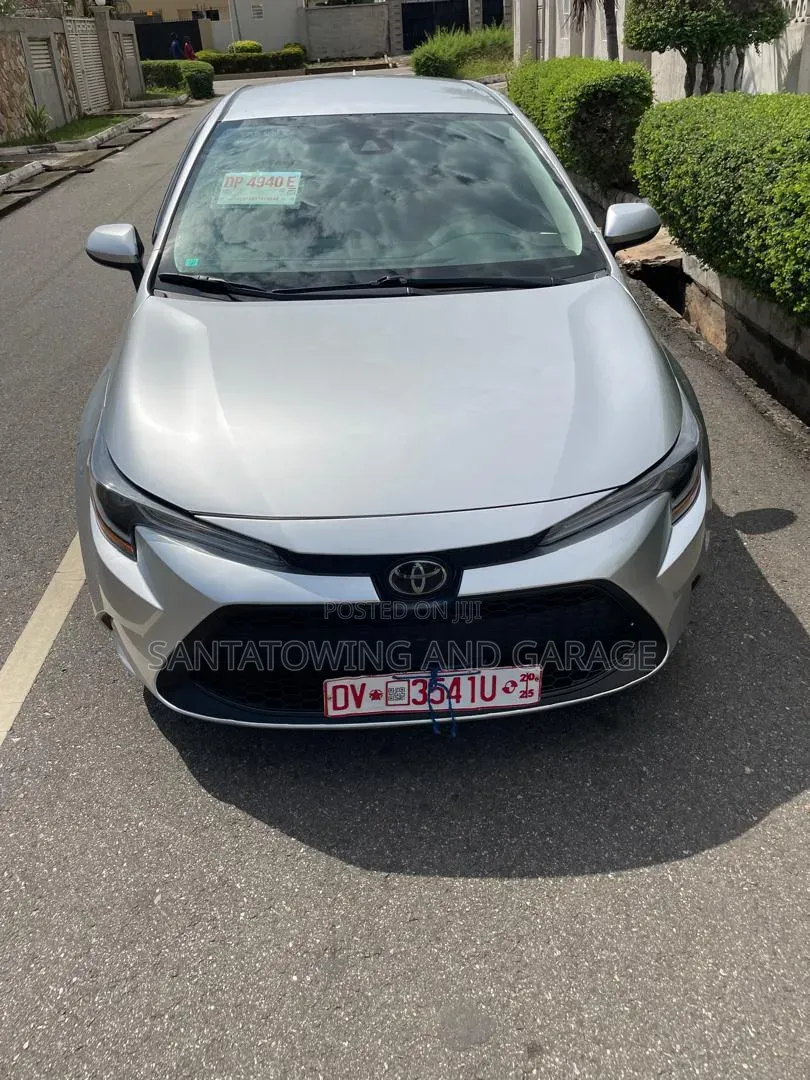 Toyota Corolla LE 2022 Silver
