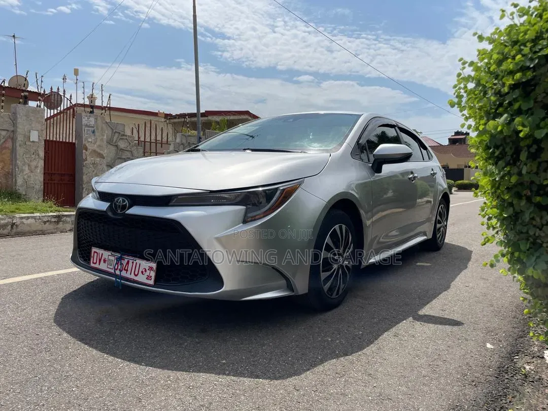 Toyota Corolla LE 2022 Silver