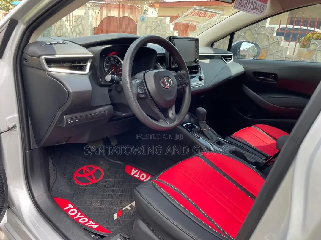 Toyota Corolla LE 2022 Silver