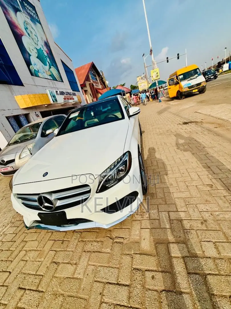 Mercedes-Benz C300 Luxury Sedan RWD (2.0L 4cyl 7A) 2017 White