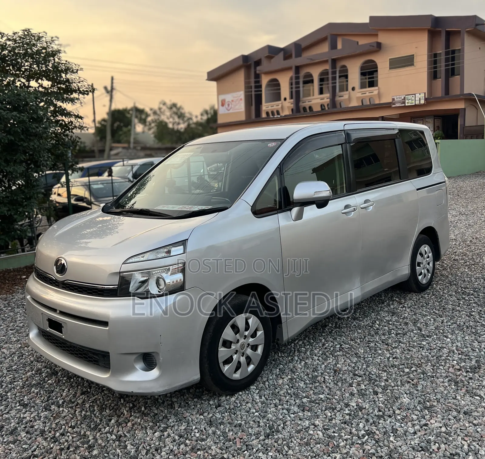 Toyota Voxy 2010 Silver