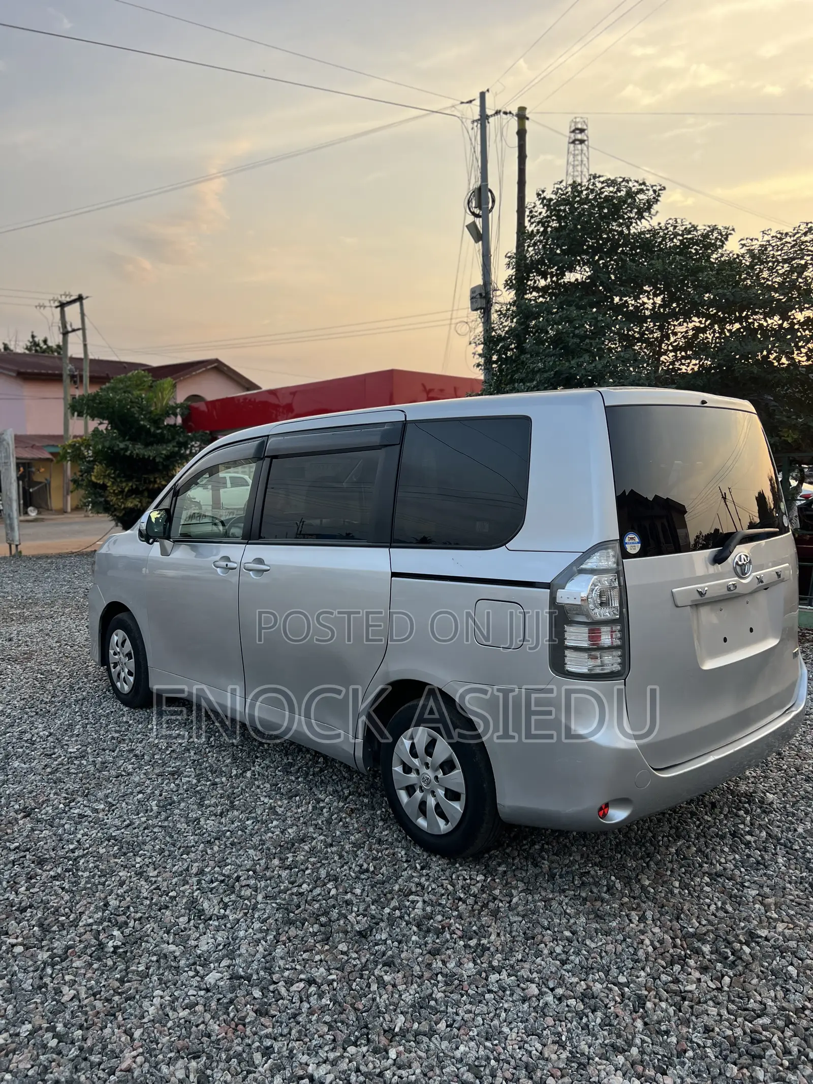 Toyota Voxy 2010 Silver