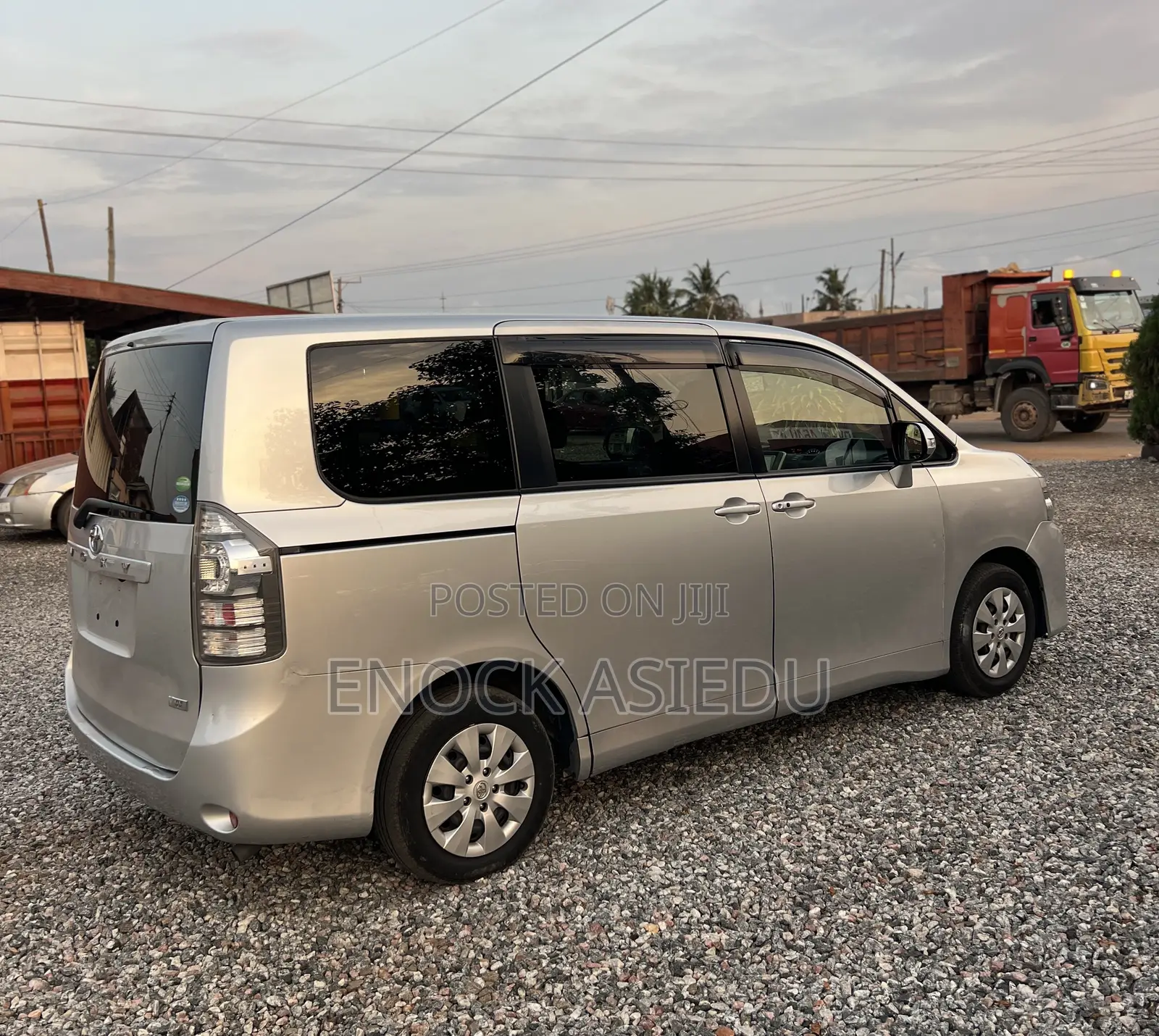 Toyota Voxy 2010 Silver