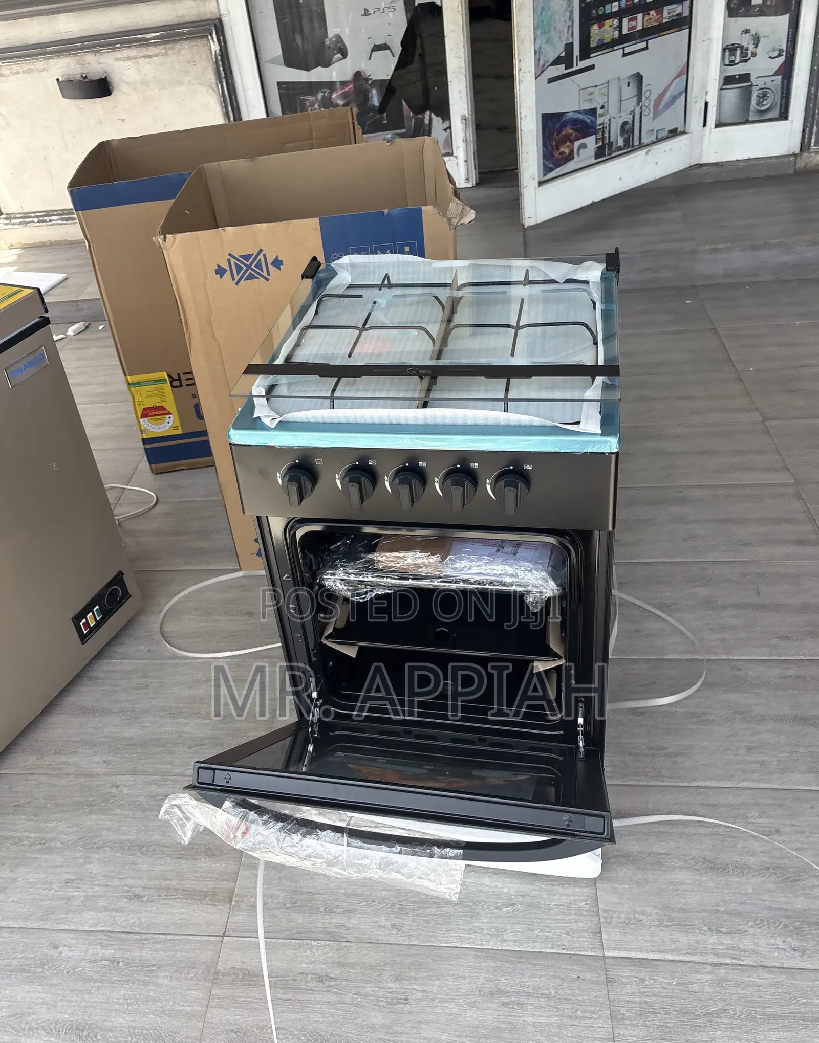 Effortless Cooking Midea 4 Burner Gas Cooker 