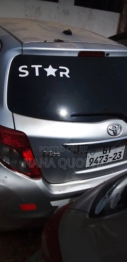 Toyota Vitz 2012 Silver