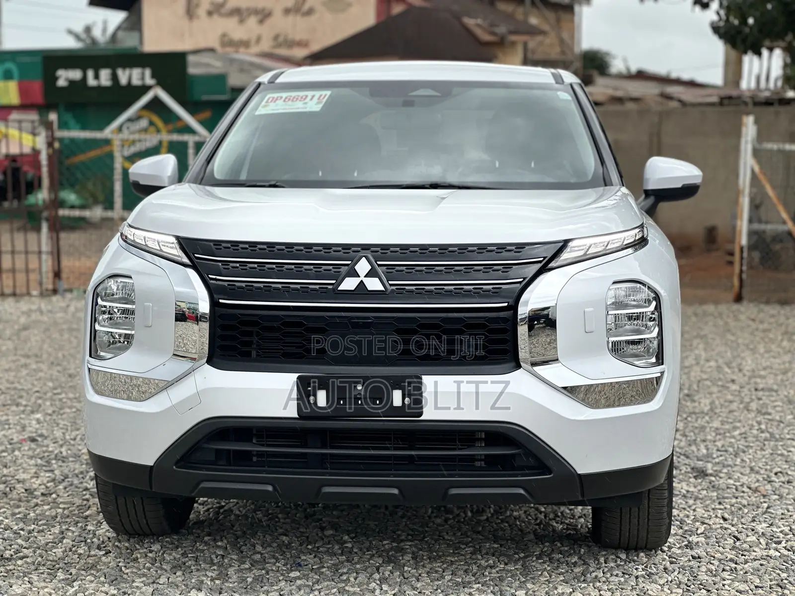 Mitsubishi Outlander 2022 White