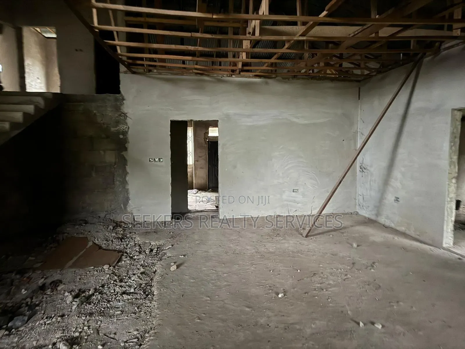 7bdrm House in Seekers Realty, Kumasi Metropolitan for sale