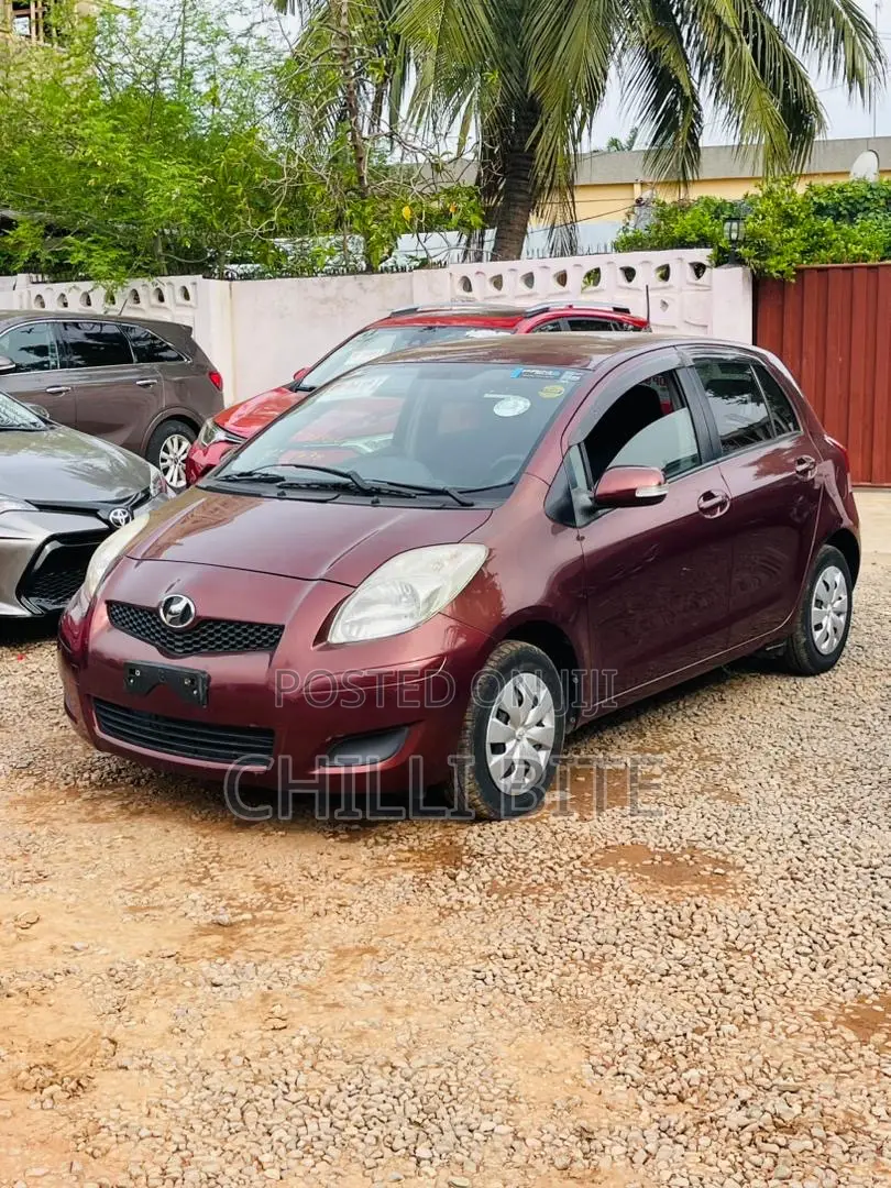 Toyota Vitz 1.0 FWD 5dr 2010 Brown