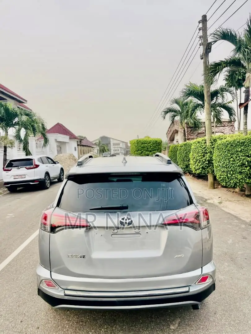 Toyota RAV4 Limited AWD (2.5L 4cyl 6A) 2016 Gray