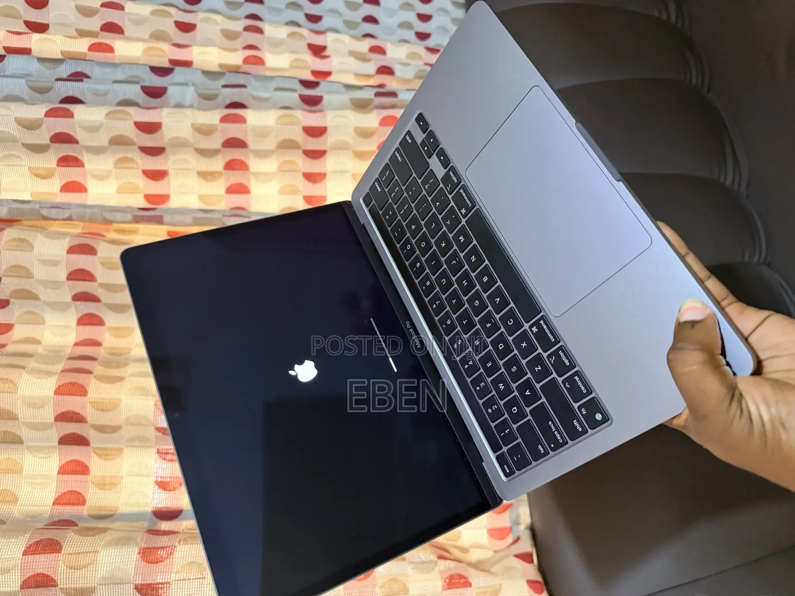 Laptop Apple MacBook Pro 2022 M2 8GB Apple M2 SSD 256GB