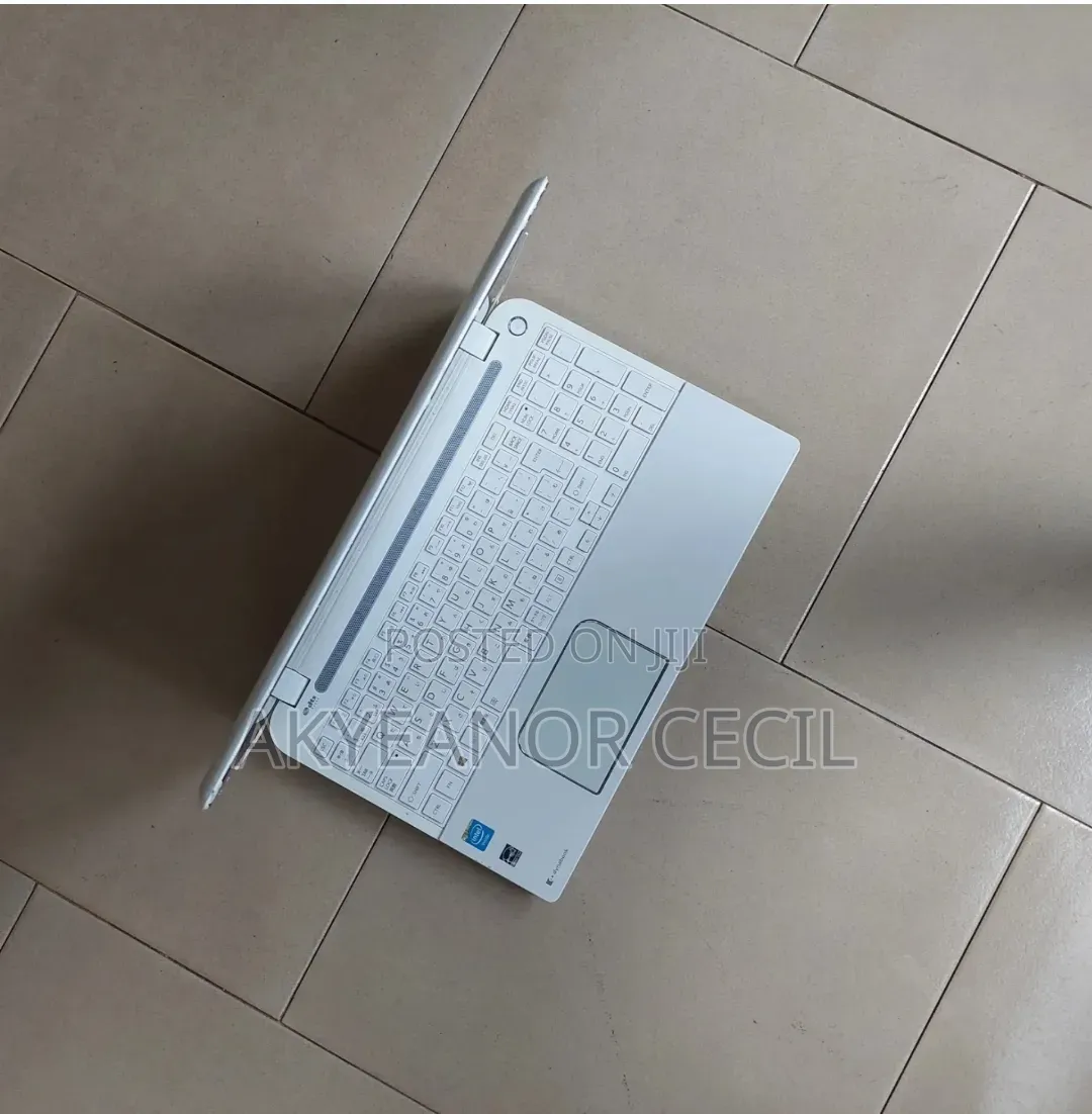 Laptop Toshiba Dynabook t552 8GB Intel Celeron HDD 750GB