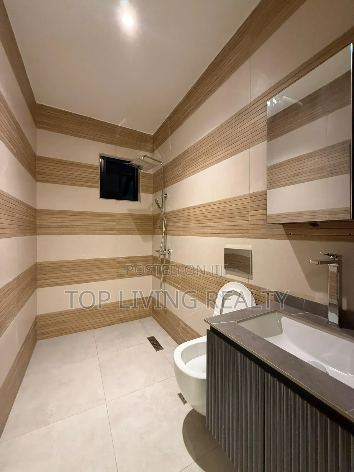 5bdrm House in Adjiringanor, Adjiriganor for sale