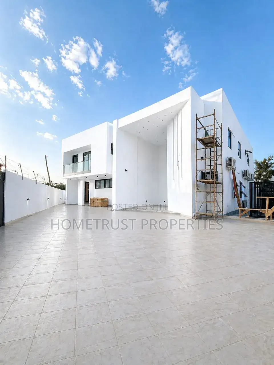 4bdrm Duplex in East Legon, American House for sale