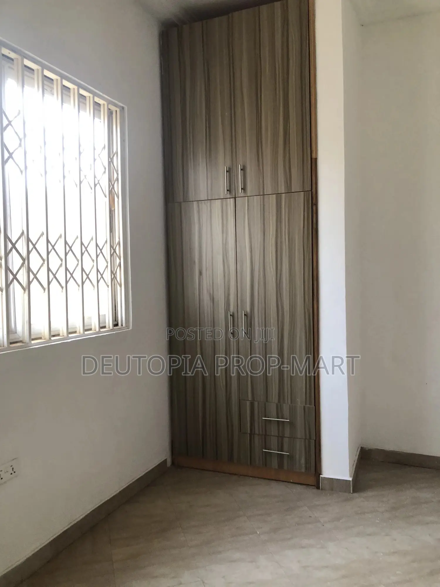 5bdrm House in Devtraco, Tema Metropolitan for rent